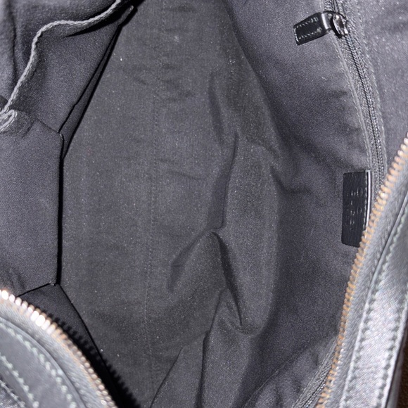 Gucci Black Embossed Leather Shoulder Bag - Picture 4 of 10